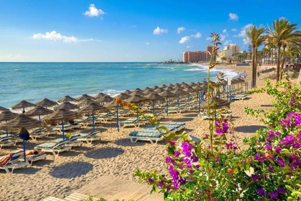 Apartamento Con Gran Terraza Junto A La Playa ตอร์เรโมลิโนส ภายนอก รูปภาพ
